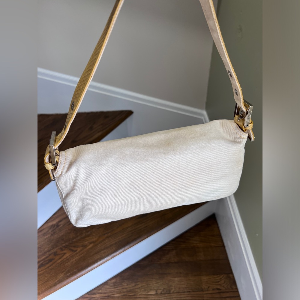 Auth🤍Vintage Fendi baguette. White/Beige.🐍Snakeskin - Picture 5 of 17